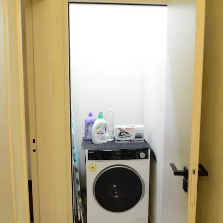 Downtown 2 Bdr ***** 3 * Антверпен